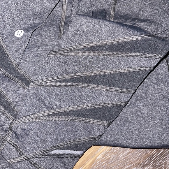 Lululemon Athletica Leggings Size 2 Grey with Mesh Detail - Picture 7 of 7